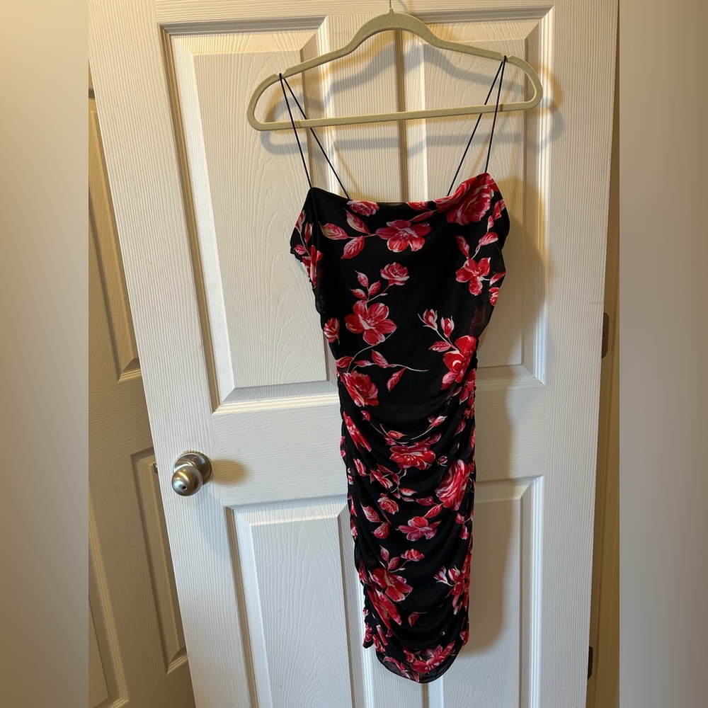B Darlin 16W Plus Black Dress with Vibrant Red Rose Flowers Snug Fit NWOT